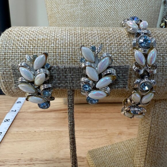 Vintage BSK Bracelet & Clip-On Earrings Set With Faux Pearls & Rhinestones - Picture 6 of 15